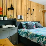 Bed and Breakfast La Fleur Et Le Soleil 3*